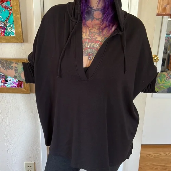 Beyond Yoga Poncho - Picture 5 of 10